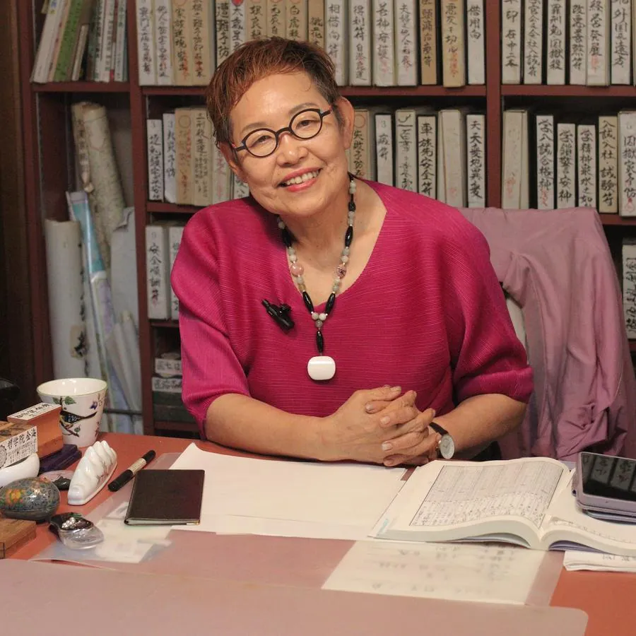 哲学院金海 鑑定室にて